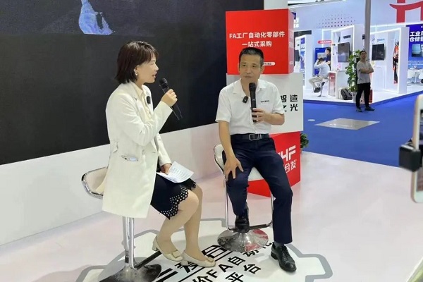 現(xiàn)場(chǎng)直播，暢談發(fā)展